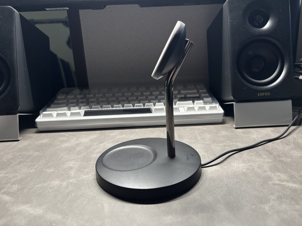 細身のスタンドが美しい